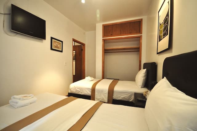 오프 소호 스위트 호텔-Shared Bathroom Economy Suite-1