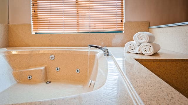 貝斯特韋斯特普拉斯套房飯店 - 洛杉磯 LAX 機場-標準客房, 1 張特大雙人床, 非吸煙房, 熱水浴缸 (Larger Room)-3