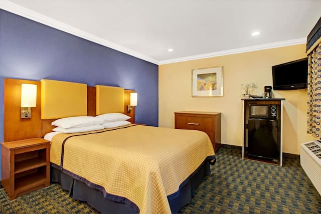 Days Inn by Wyndham San Francisco - Lombard-标准房, 1 张特大床-1
