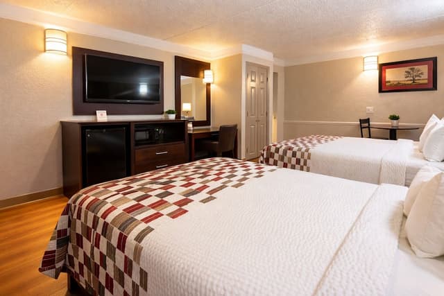 Red Roof Inn & Suites Houston - Hobby Airport-Superior Room, 2 Queen Beds, Non Smoking-5