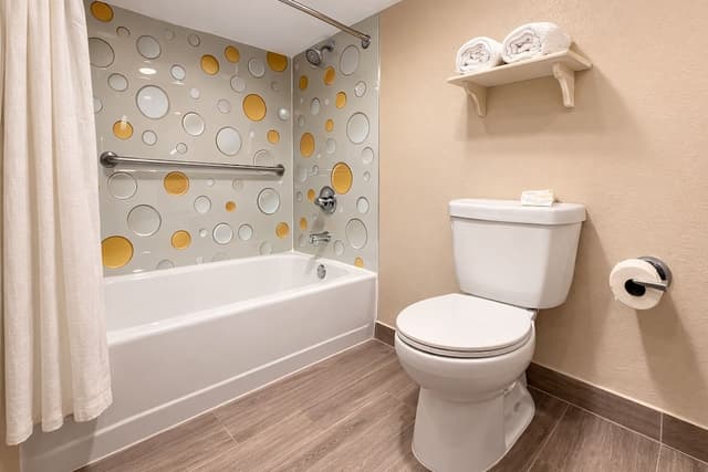 Red Roof Inn & Suites Houston - Hobby Airport-Superior Room, 1 King Bed, Accessible, Smoking-8
