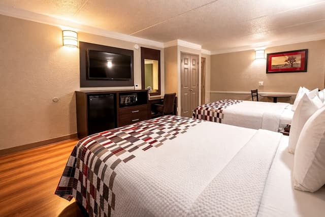 Red Roof Inn & Suites Houston - Hobby Airport-Superior Room, 2 Queen Beds, Non Smoking-8