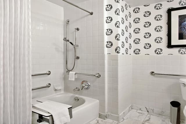 Palmer House a Hilton Hotel-Room, 2 Double Beds, Accessible, Bathtub-4