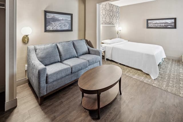 Hotel Seward-Deluxe Single Queen-1