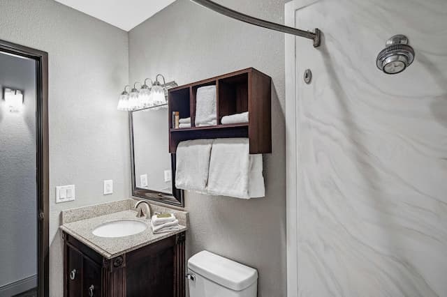 Hotel Seward-Deluxe Single Queen-4