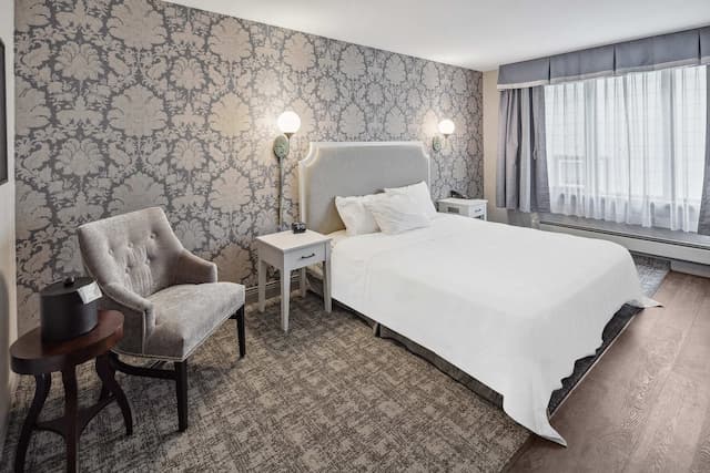 Hotel Seward-Deluxe Room, 1 Queen Bed (Accessible)-1