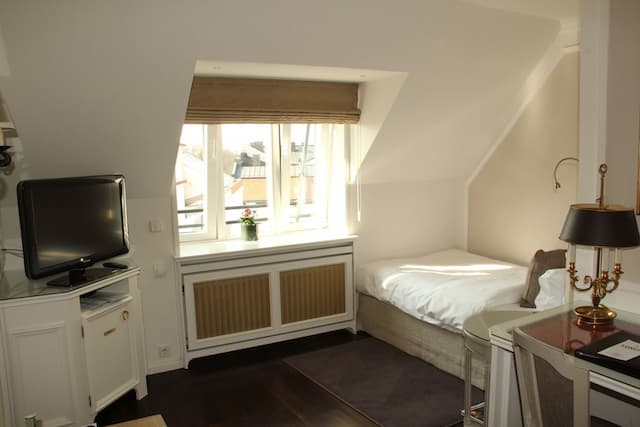 Hotel München Palace-Classic Single Room-4