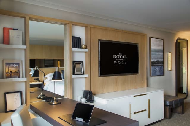 多倫多約克維爾皇家索內斯塔飯店-客房, 1 張特大雙人床, 無障礙 (Mobility Roll in Shower)-3