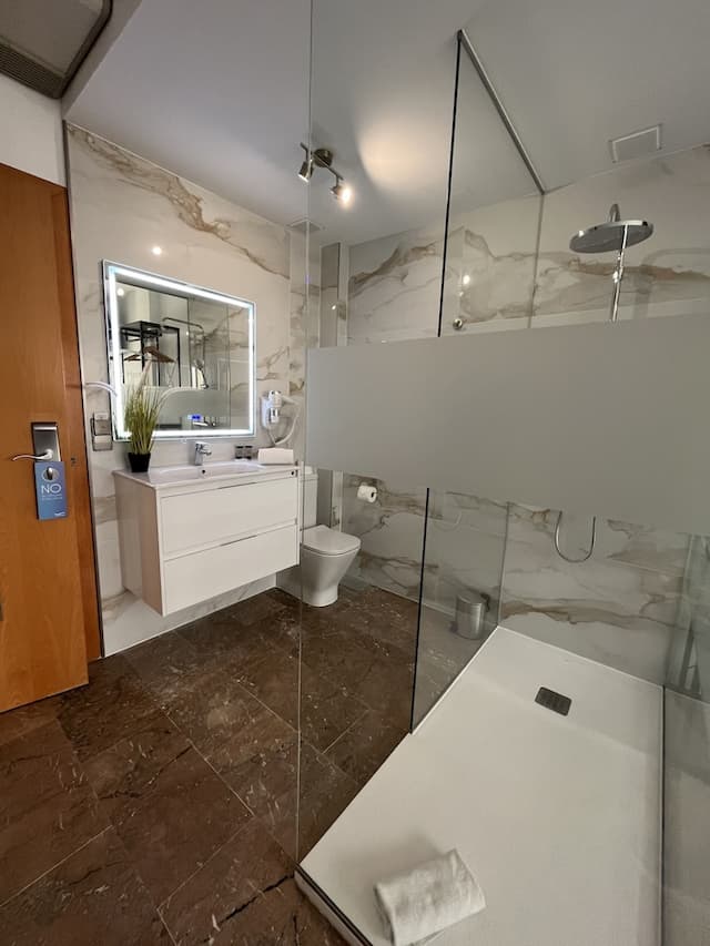 錫切斯港口酒店-客房, 露台, 海濱風景-2