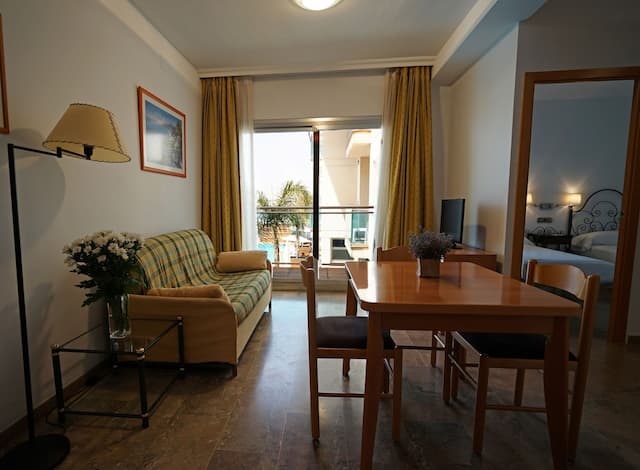 錫切斯港口酒店-公寓, 1 間臥室, 露台, 海濱風景 (Triple)-13