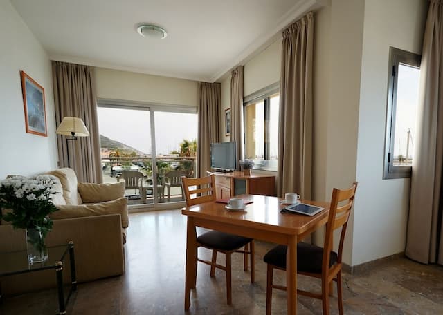 錫切斯港口酒店-公寓, 1 間臥室, 露台, 海濱風景 (Triple)-12