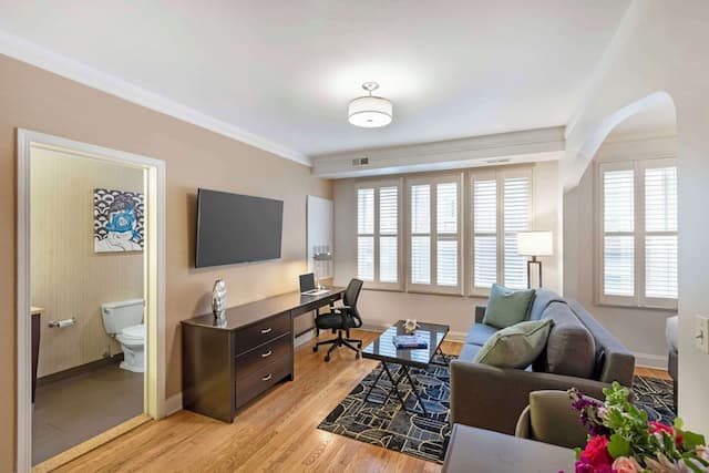 Best Western Plus Hawthorne Terrace Hotel-Suite, 1 King Bed, Kitchenette, Annex Building (with Sofabed)-3