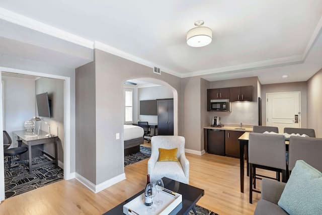 Best Western Plus Hawthorne Terrace Hotel-Suite, Multiple Beds, Accessible, Non Smoking (with Sofabed)-3