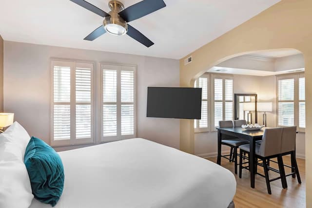 Best Western Plus Hawthorne Terrace Hotel-Suite, Multiple Beds, Non Smoking, Kitchenette (with Sofabed)-3