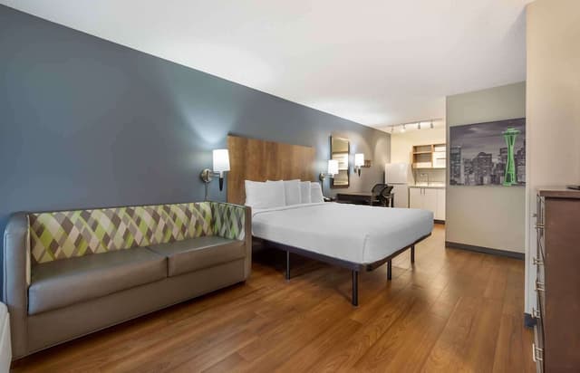 Extended Stay America Suites Seattle Redmond-Deluxe Studio, 1 King Bed with Sofa bed, Non Smoking-3