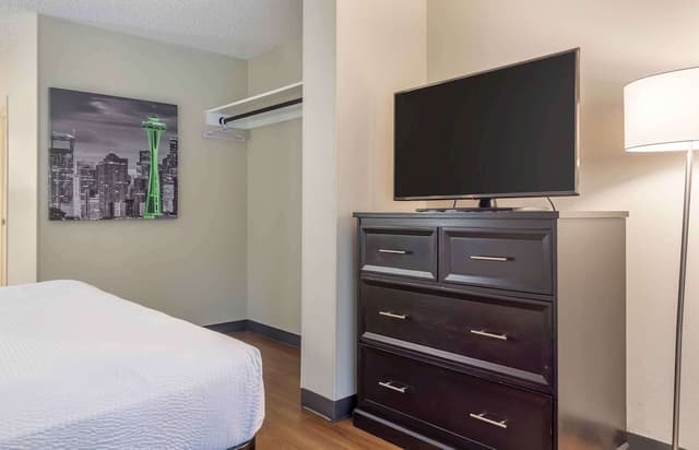 Extended Stay America Suites Seattle Redmond-Deluxe Studio, 1 King Bed with Sofa bed, Non Smoking-4