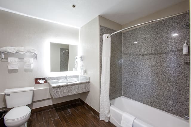 英格爾伍德洛杉磯國際機場溫德姆速 8 飯店-Two Queen Beds-7