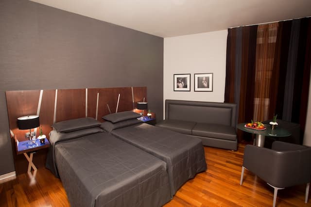 Valadier Hotel-华丽三人房, 1 张双人床和 1 张沙发床-1