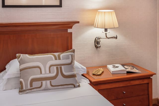 스타호텔 메트로폴-디럭스 더블룸-12