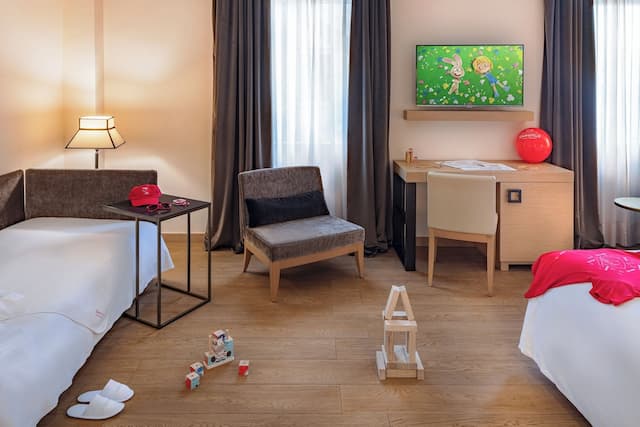 스타호텔 메트로폴-트리플룸-5