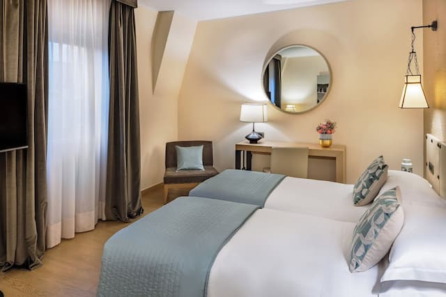 스타호텔 메트로폴-트리플룸-6