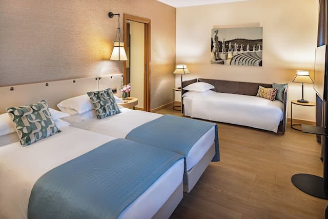 스타호텔 메트로폴-트리플룸-9