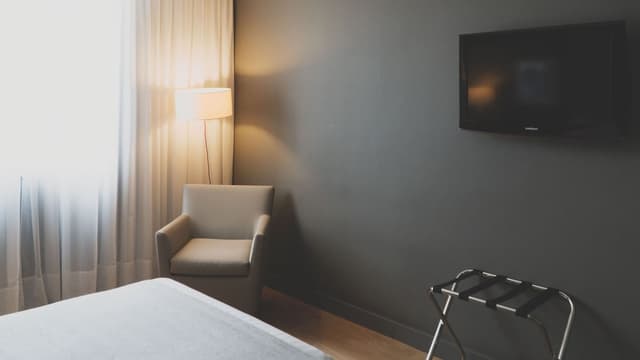 Hotel Zenit Conde de Orgaz-Standard Double or Twin Room-10