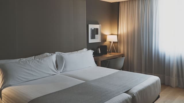 Hotel Zenit Conde de Orgaz-Standard Double or Twin Room-7