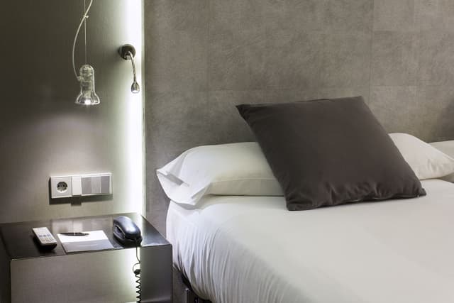 Hotel Zenit Conde de Orgaz-Standard Double or Twin Room-5