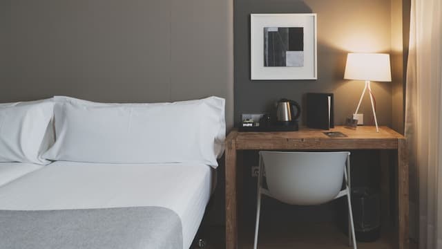 Hotel Zenit Conde de Orgaz-Standard Double or Twin Room-9