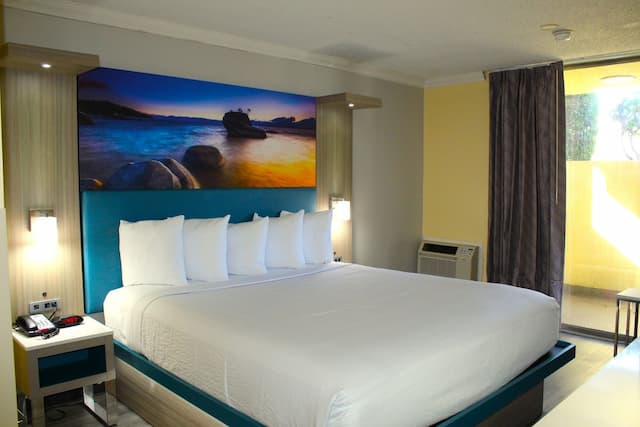 洛杉磯國際機場威尼斯海灘國王碼頭溫德姆戴斯酒店-標準客房, 1 張特大雙人床-3