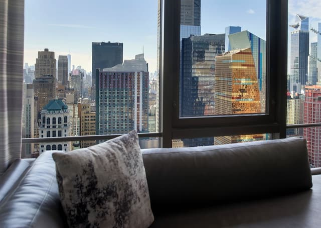 New York Marriott Marquis-Deluxe Room, 1 King Bed-8