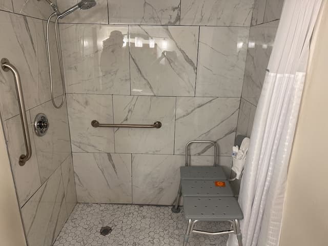 安克拉治溫德姆華美達飯店-客房, 1 張加大雙人床, 無障礙, 非吸煙房 (Mobility Accessible)-10