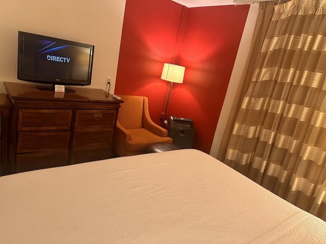 安克拉治溫德姆華美達飯店-客房, 1 張加大雙人床, 無障礙, 非吸煙房 (Mobility Accessible)-1