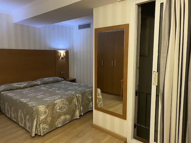 람블러스 바르셀로나-더블룸 (Interior)-6