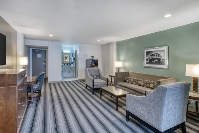 ベストウェスタン リバー ノース ホテル-スイート キングベッド 1 台 禁煙 冷蔵庫-3