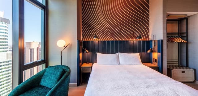 Tempo by Hilton New York Times Square-King Corner Suite Times Sq Vw HearING AccESS-19