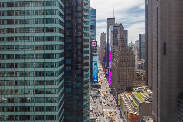 Tempo by Hilton New York Times Square-King Peloton Wellness - Times Square View-7