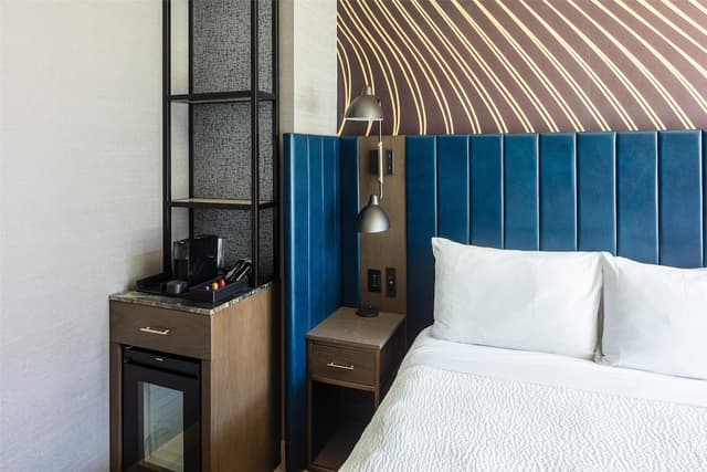 Tempo by Hilton New York Times Square-2 Queen Beds Deluxe Skyline View-9