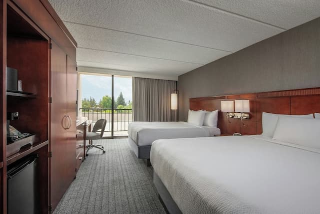 Courtyard by Marriott Los Angeles Pasadena/Monrovia-Room, 2 Queen Beds-3