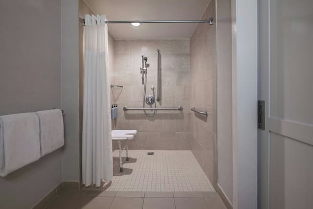 Courtyard by Marriott Los Angeles Pasadena/Monrovia-Room, 1 King Bed with Sofa bed-14