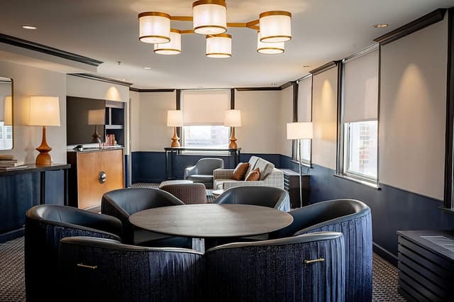 奧靈頓/埃文斯頓希爾頓飯店-套房, 1 張特大雙人床-11