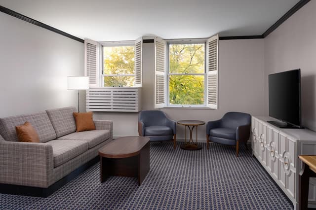 奧靈頓/埃文斯頓希爾頓飯店-套房, 1 張特大雙人床, 無障礙 (Roll-In Shower)-4