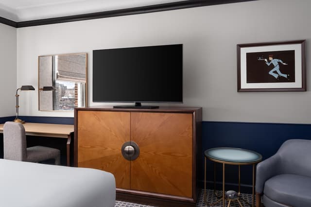 奧靈頓/埃文斯頓希爾頓飯店-客房, 1 張特大雙人床-3