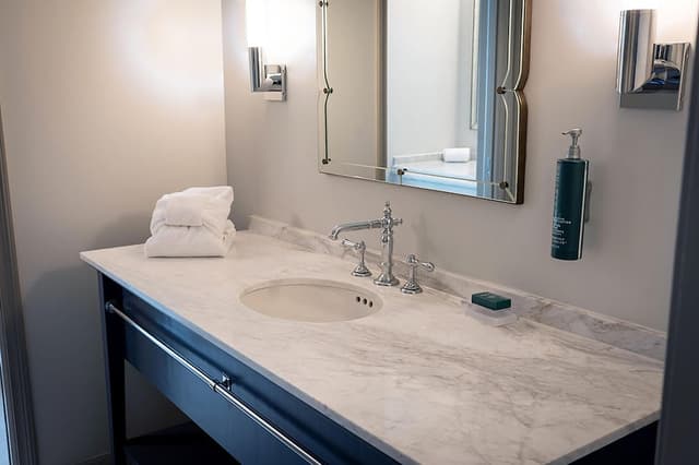 奧靈頓/埃文斯頓希爾頓飯店-套房, 1 張特大雙人床, 無障礙 (Roll-In Shower)-7