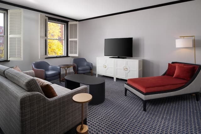 奧靈頓/埃文斯頓希爾頓飯店-套房, 1 張特大雙人床-5