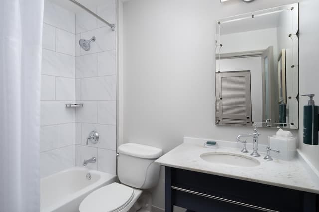 奧靈頓/埃文斯頓希爾頓飯店-客房, 1 張特大雙人床-4