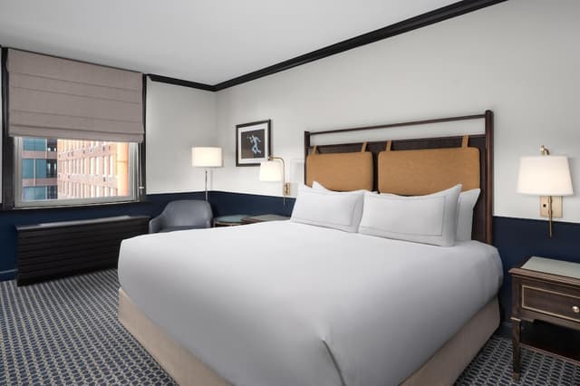 奧靈頓/埃文斯頓希爾頓飯店-豪華客房, 1 張特大雙人床-1