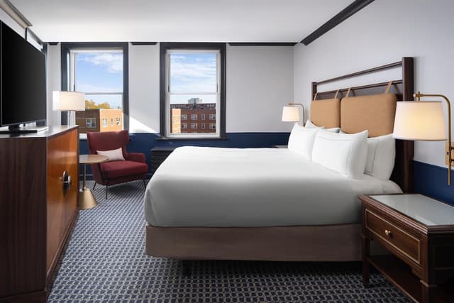 奧靈頓/埃文斯頓希爾頓飯店-行政套房, 1 張特大雙人床-1