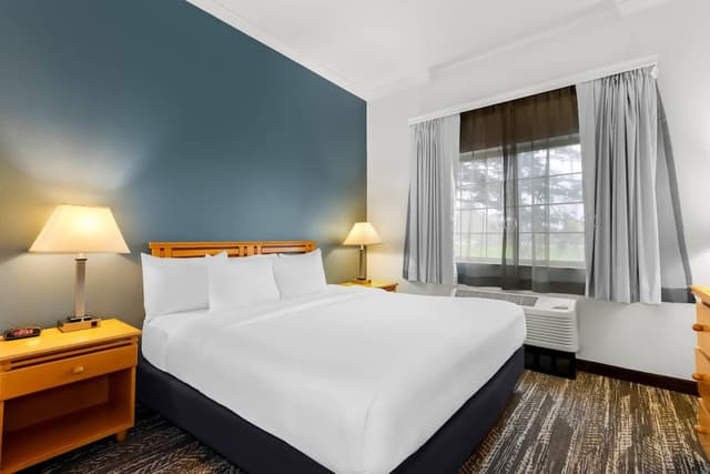 安克拉治市區凱隆全套房飯店-舒適套房, 1 張特大雙人床和 1 張沙發床, 非吸煙房-1